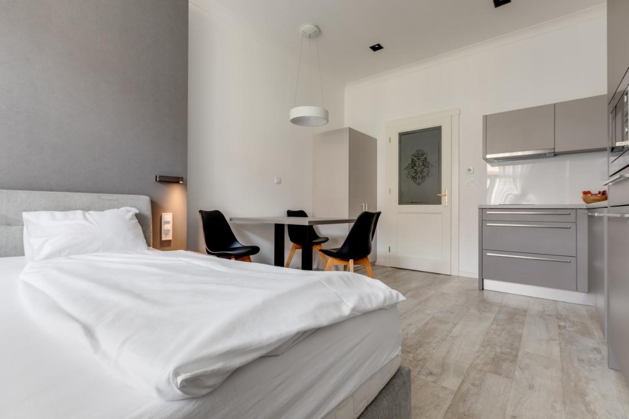 Lampi Aparthotel Prague Ngoại thất bức ảnh